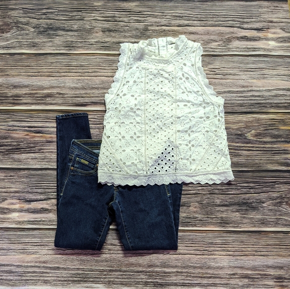 Tops - 💚3/$15 Boho lacy ivory crop top with button back